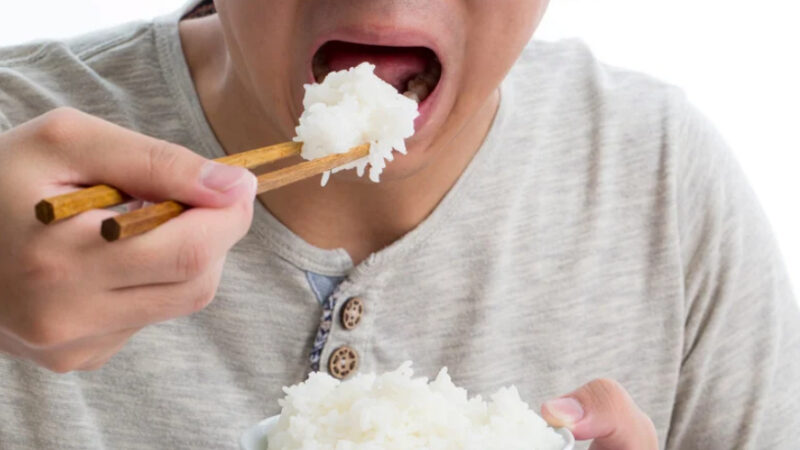 ダイエットするなら温かいご飯より冷やご飯